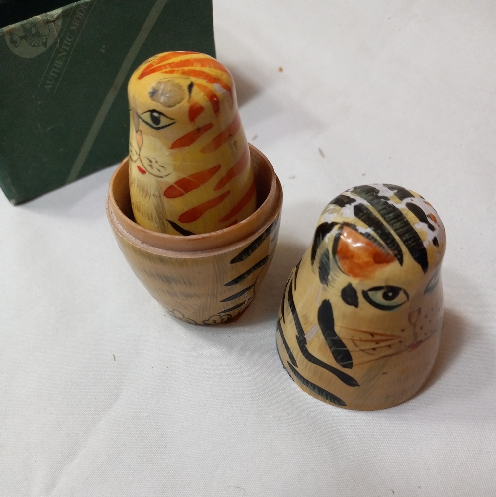 Wooden Nesting Doll Cats - Picture 4 of 7